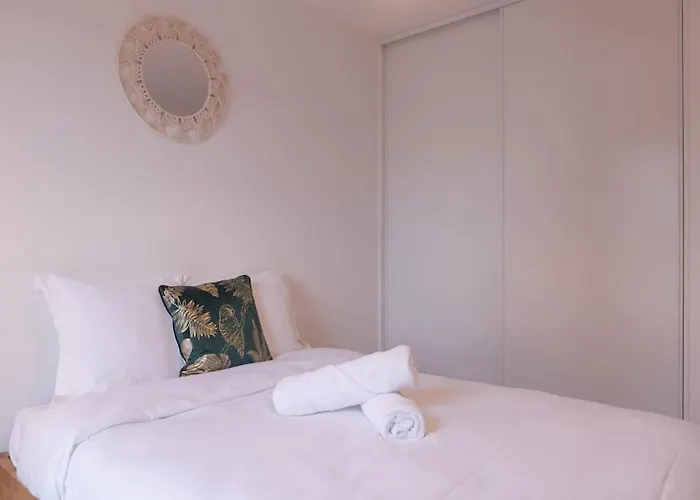 Superbe Appartement 2 Chambres - Parking Gratuit